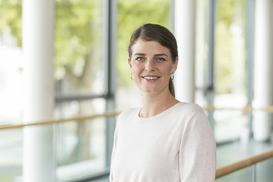 Porträt Malin Spahiu, Mitarbeiterin