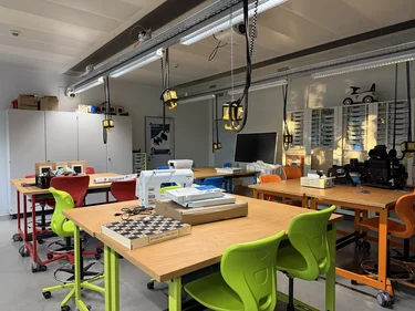 Volkers Makerspace am Fachbereich Informatik mit 3D-Drucker und mehr