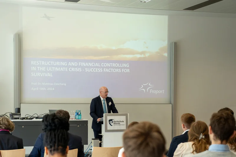 Prof. Dr Matthias Zieschang zu Beginn seines Vortrags auf dem Aviation Day 2024.