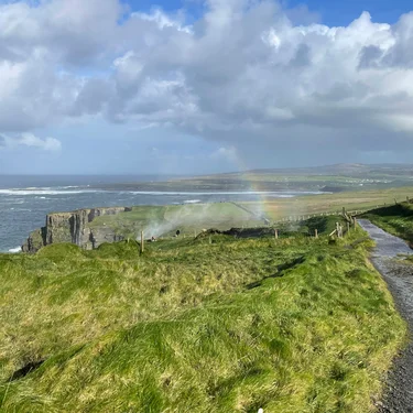 Natur mit Regenbogen in Irland